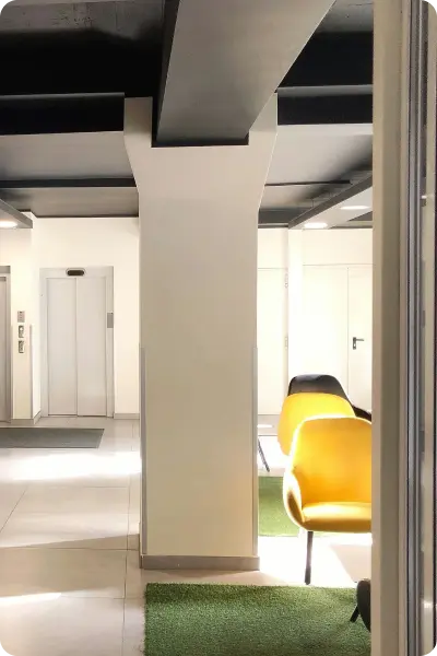 社内