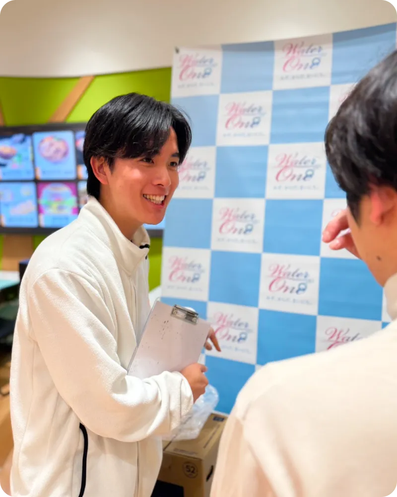 話すスタッフ